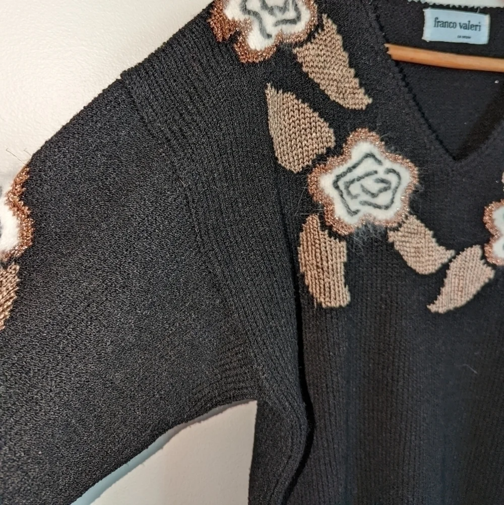 VINTAGE Retro Black & Floral Embroidery Crewneck Knit Sweater Size Medium - Picture 5 of 13